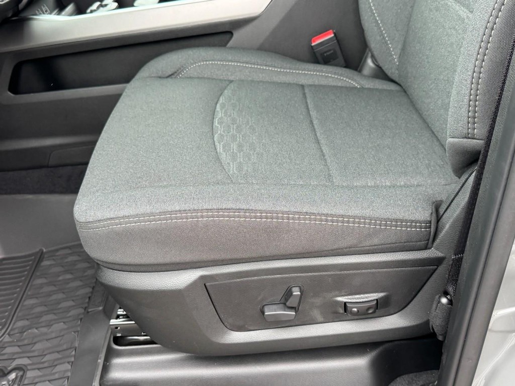 Ram 2500 Vehicle Full-screen Gallery Image 19