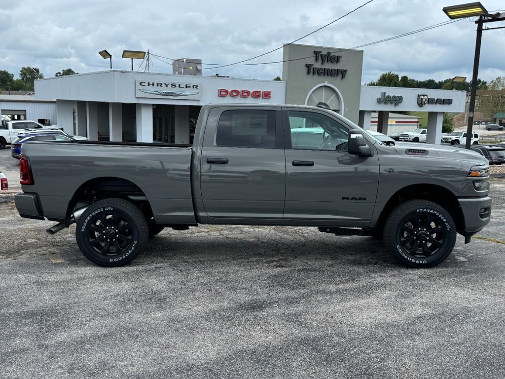 Ram 2500 Vehicle Full-screen Gallery Image 02