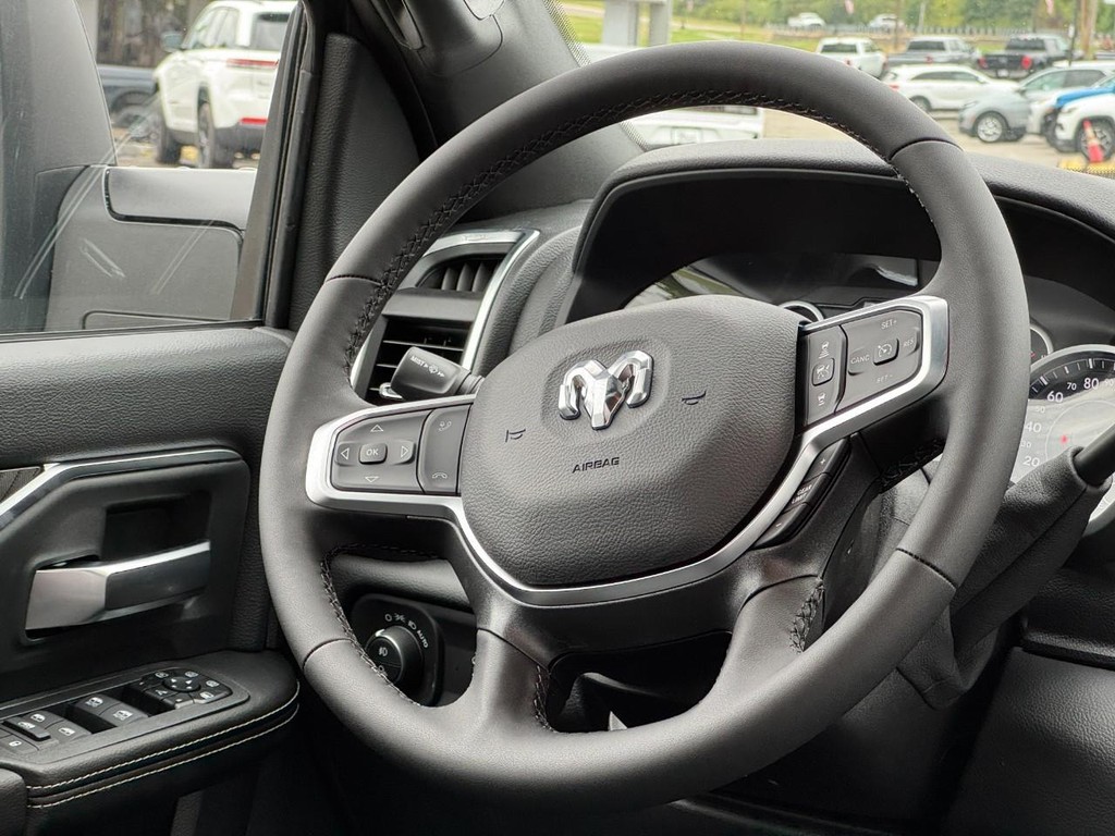 Ram 2500 Vehicle Full-screen Gallery Image 09