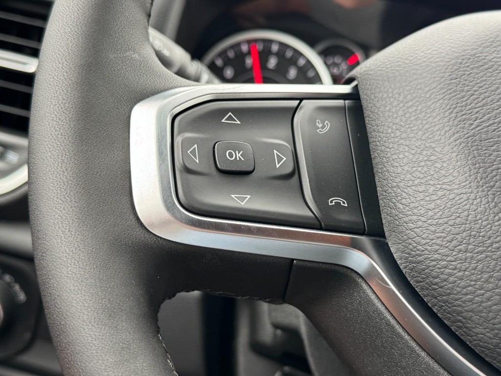 Ram 2500 Vehicle Full-screen Gallery Image 12