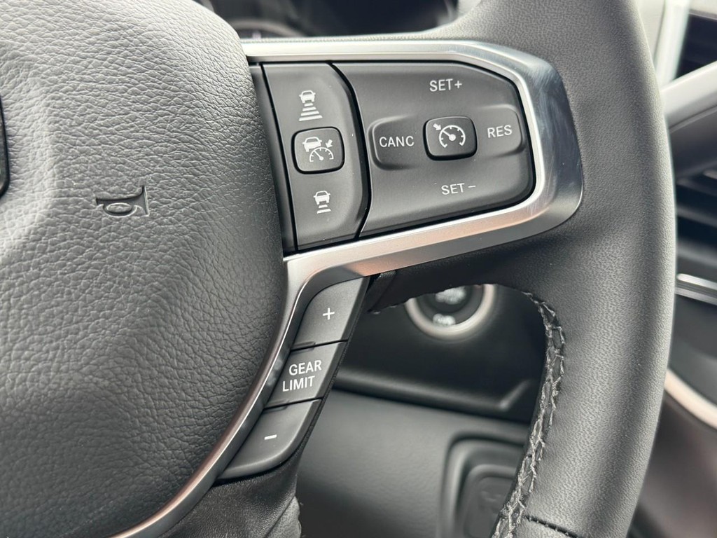 Ram 2500 Vehicle Full-screen Gallery Image 13