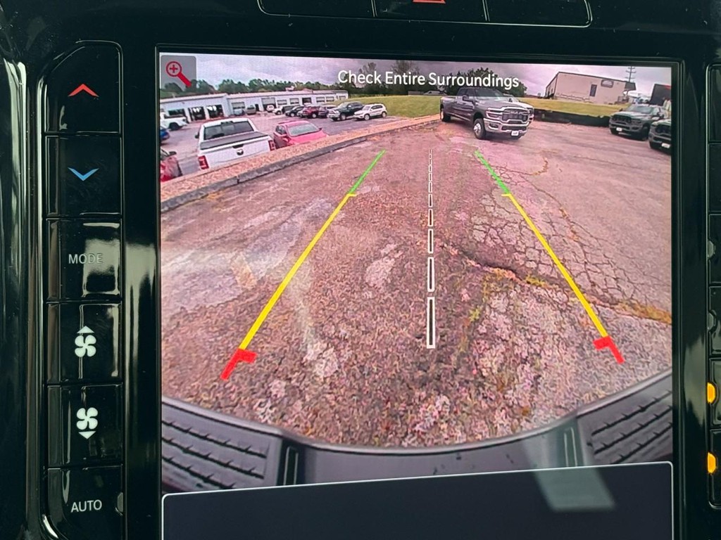 Ram 2500 Vehicle Full-screen Gallery Image 17