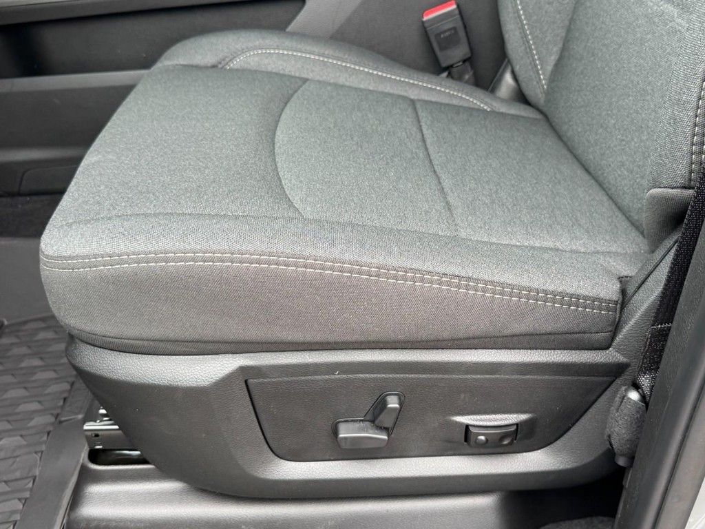 Ram 2500 Vehicle Full-screen Gallery Image 18