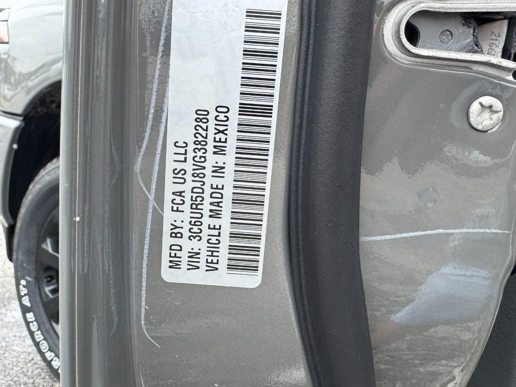 Ram 2500 Vehicle Full-screen Gallery Image 19