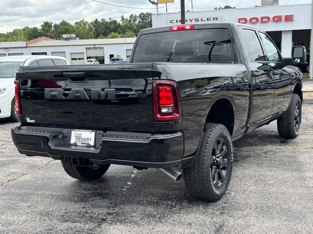Ram 2500 Vehicle Full-screen Gallery Image 04
