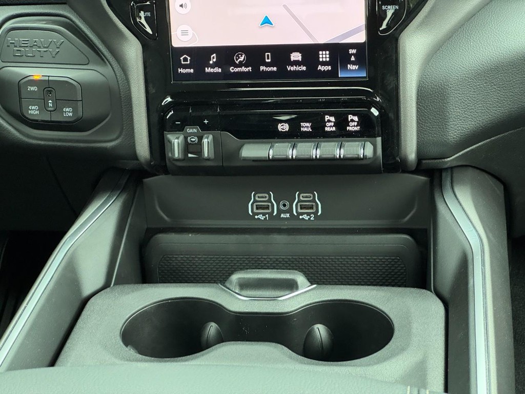 Ram 2500 Vehicle Full-screen Gallery Image 11