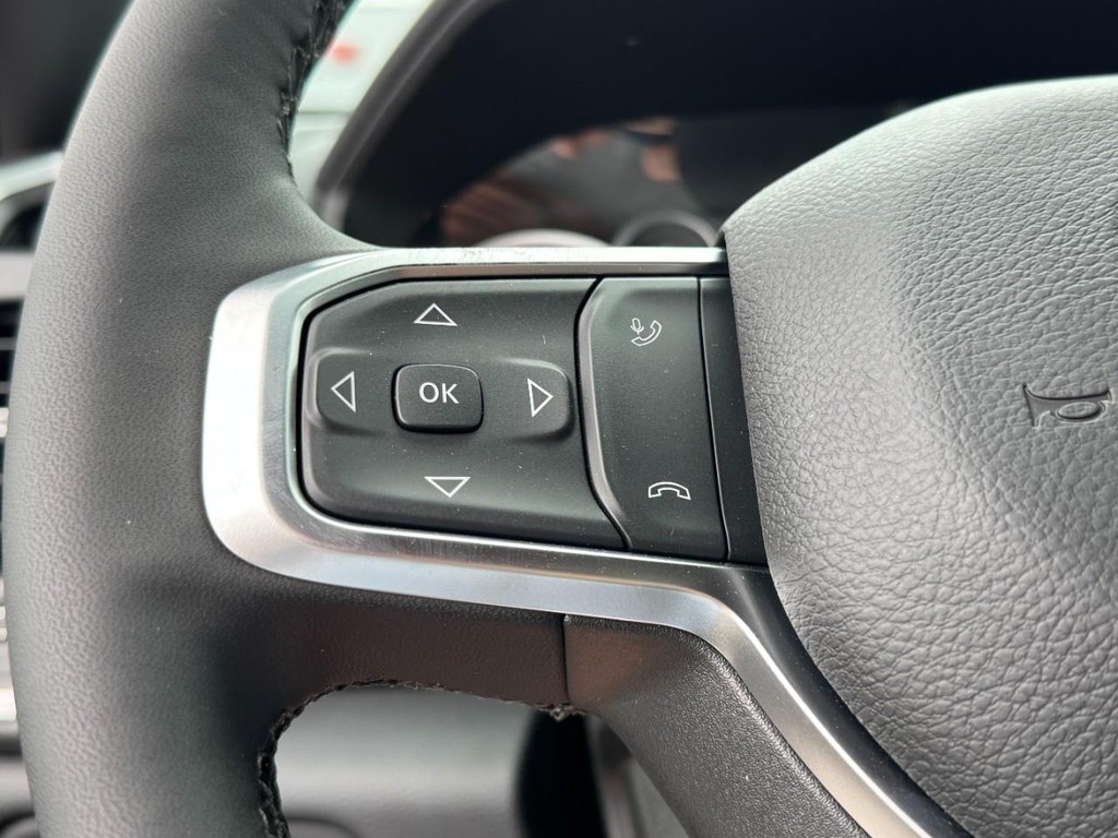 Ram 2500 Vehicle Full-screen Gallery Image 12