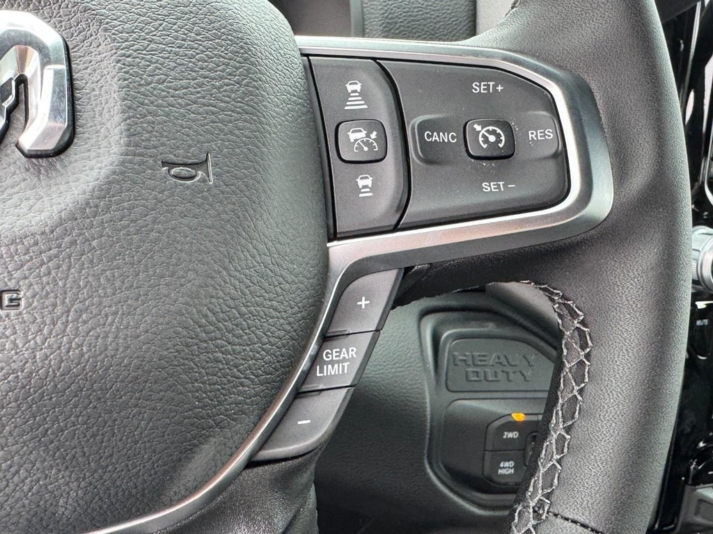 Ram 2500 Vehicle Full-screen Gallery Image 13