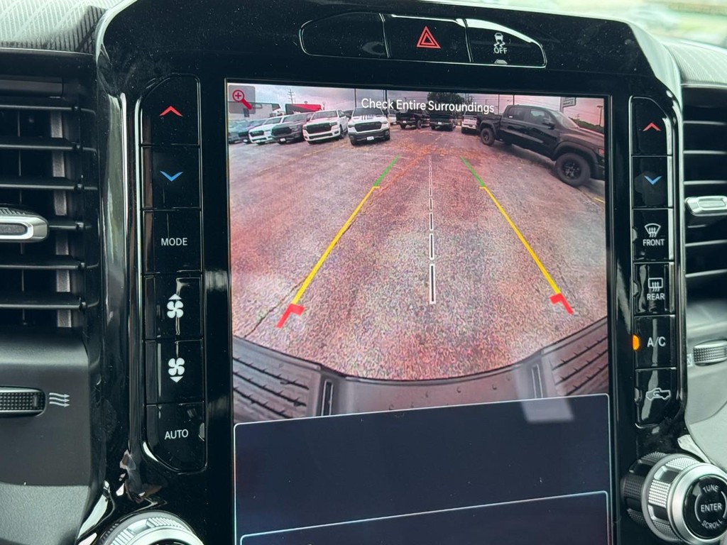 Ram 2500 Vehicle Full-screen Gallery Image 17