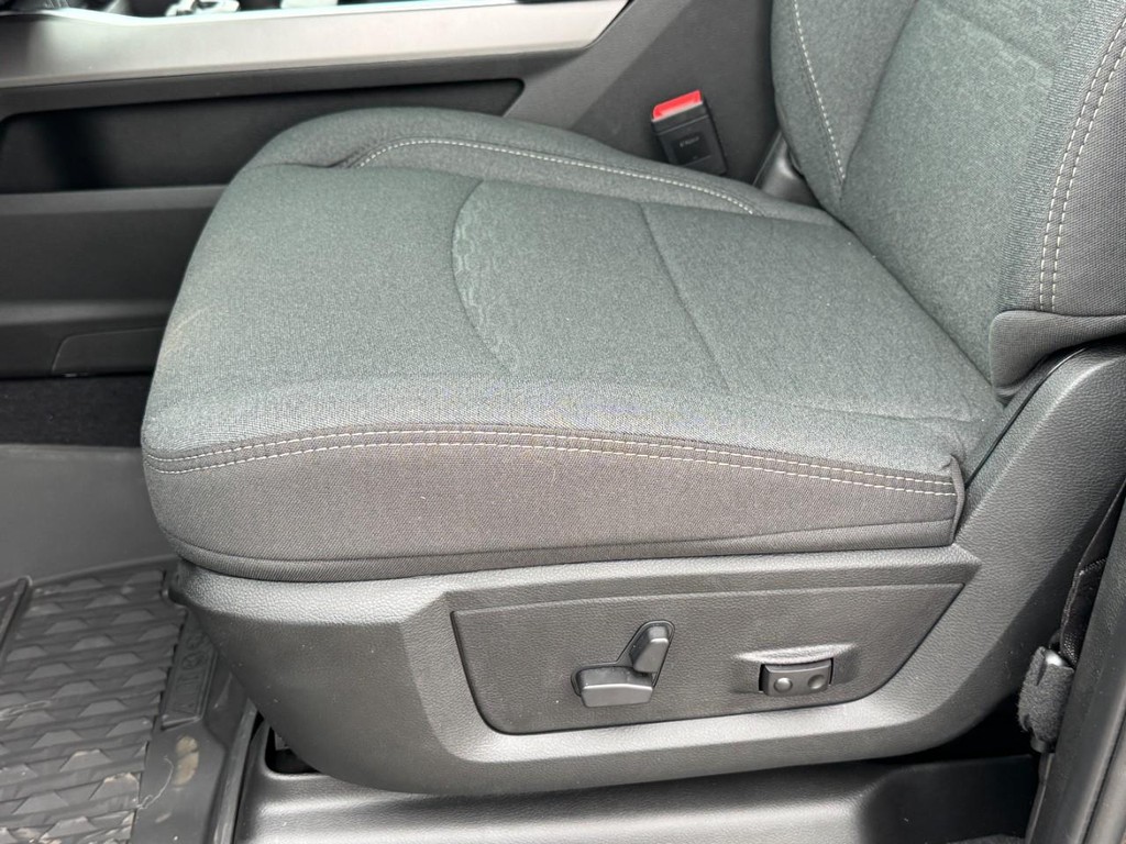 Ram 2500 Vehicle Full-screen Gallery Image 18