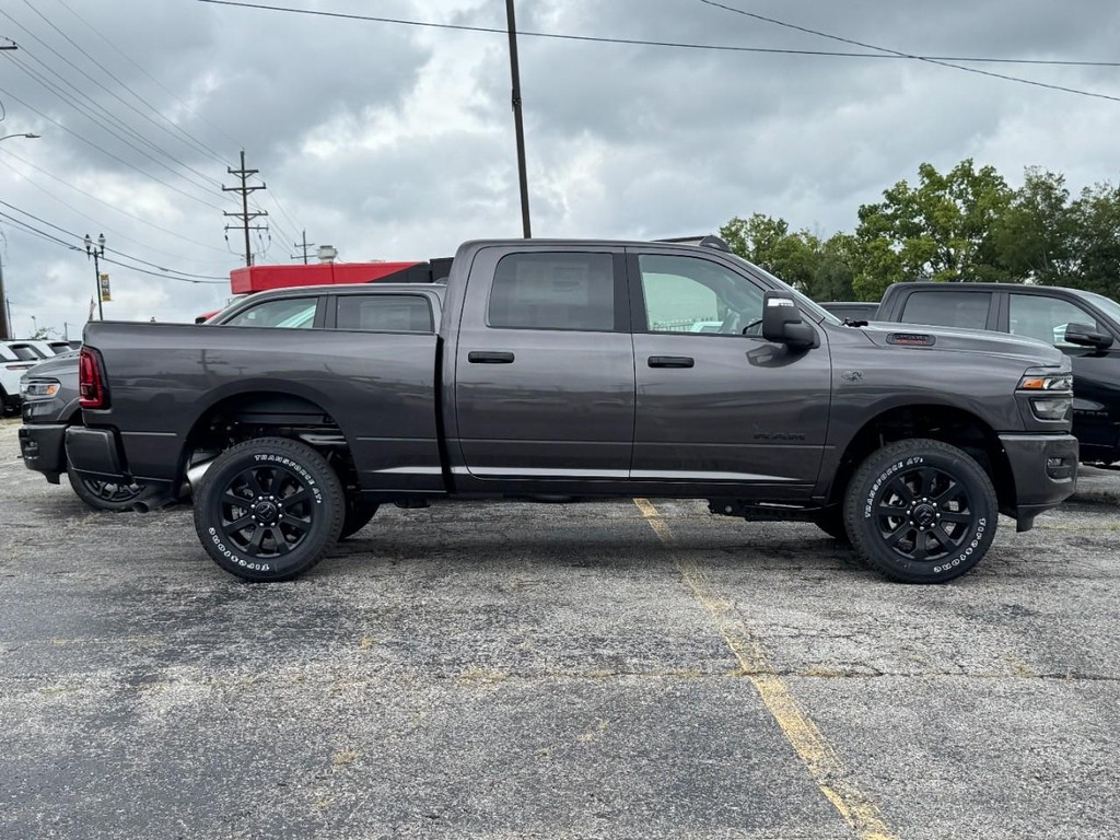 Ram 2500 Vehicle Full-screen Gallery Image 02