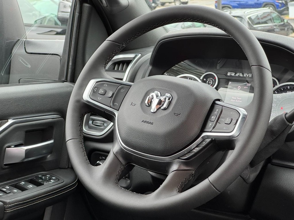 Ram 2500 Vehicle Full-screen Gallery Image 09