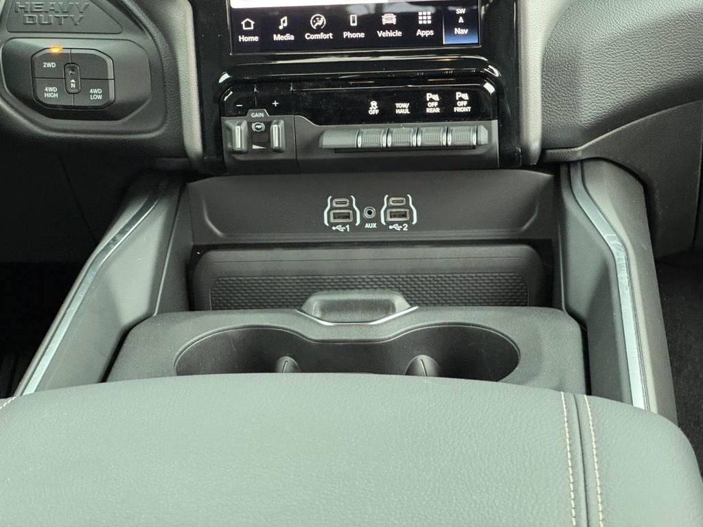 Ram 2500 Vehicle Full-screen Gallery Image 11