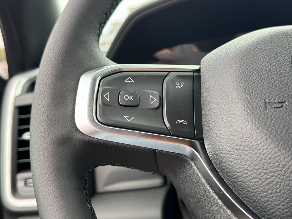 Ram 2500 Vehicle Full-screen Gallery Image 12