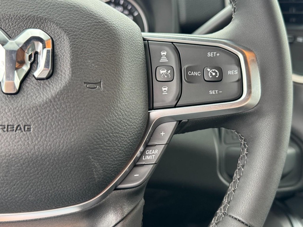 Ram 2500 Vehicle Full-screen Gallery Image 13
