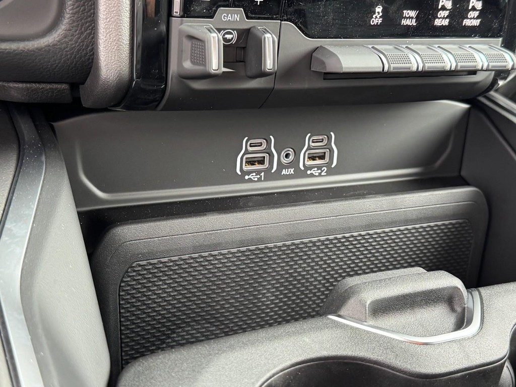 Ram 2500 Vehicle Full-screen Gallery Image 14