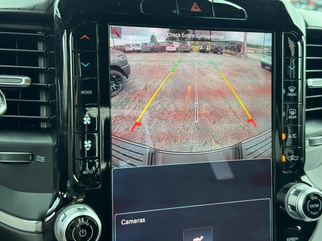 Ram 2500 Vehicle Full-screen Gallery Image 17