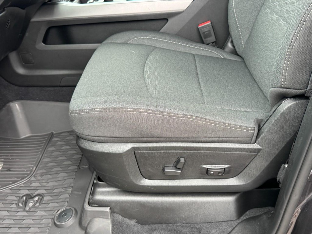 Ram 2500 Vehicle Full-screen Gallery Image 18