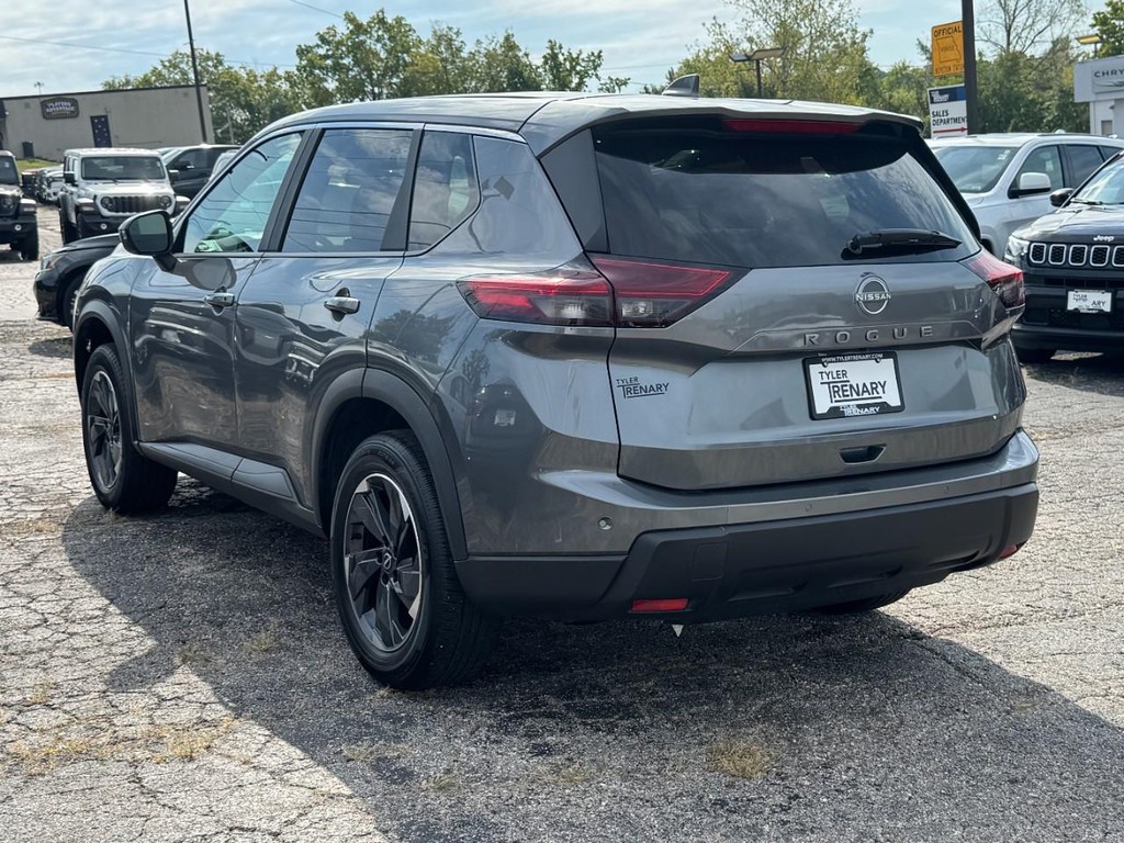 Nissan Rogue Vehicle Full-screen Gallery Image 07