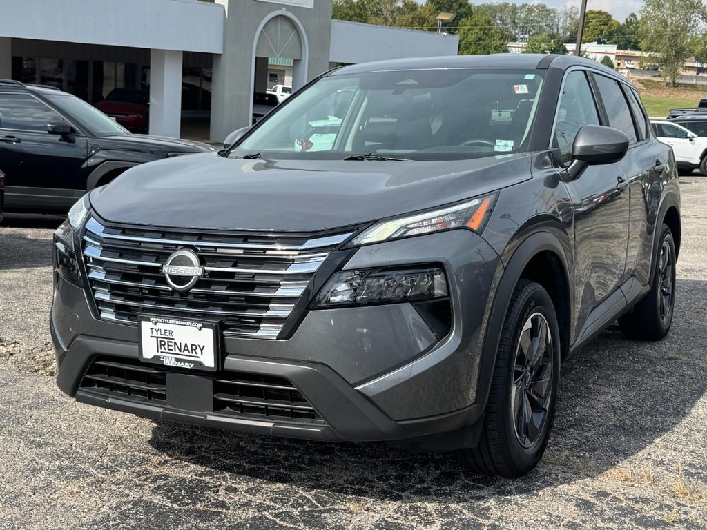 Nissan Rogue Vehicle Full-screen Gallery Image 10