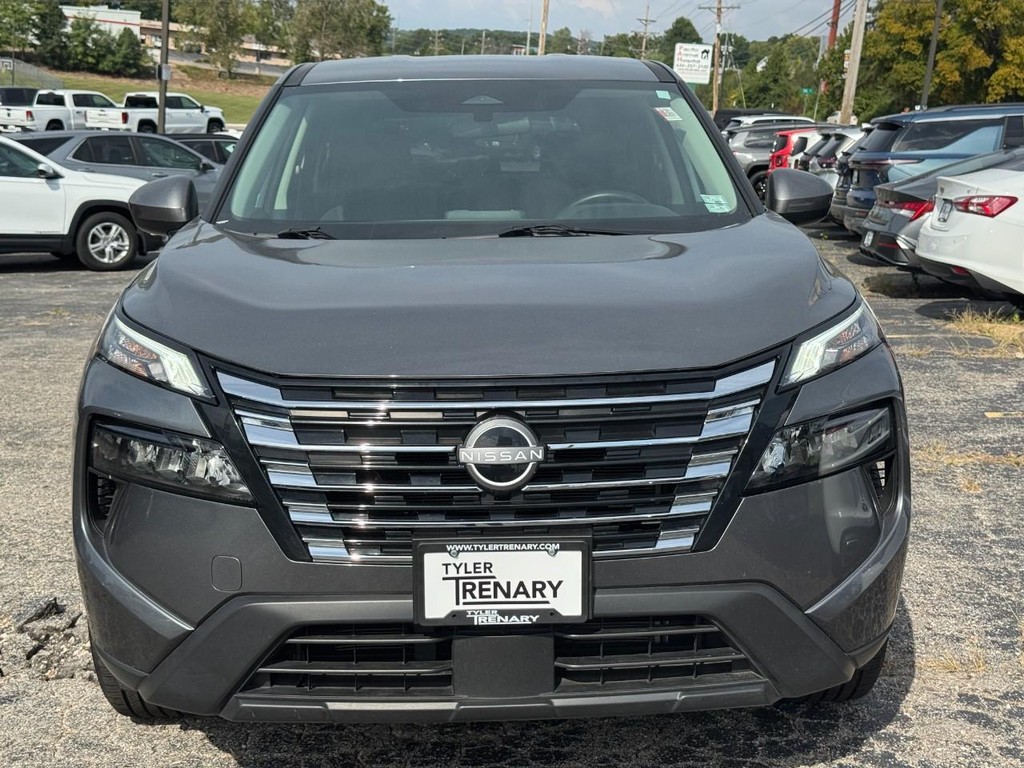 Nissan Rogue Vehicle Full-screen Gallery Image 11