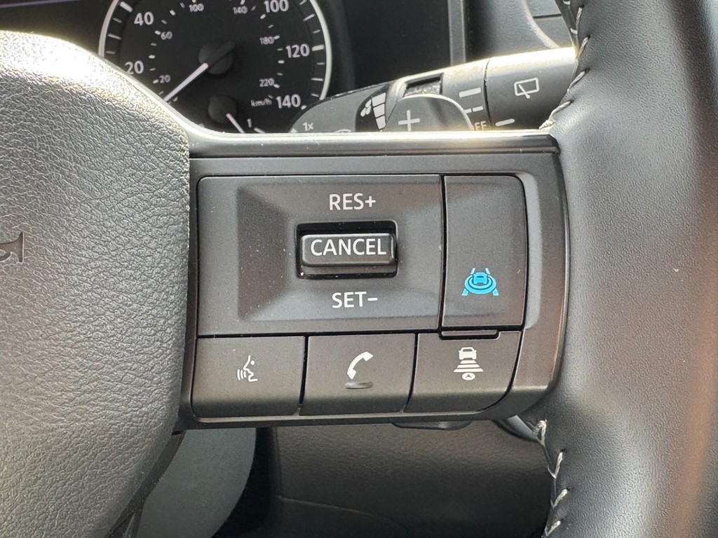 Nissan Rogue Vehicle Full-screen Gallery Image 19