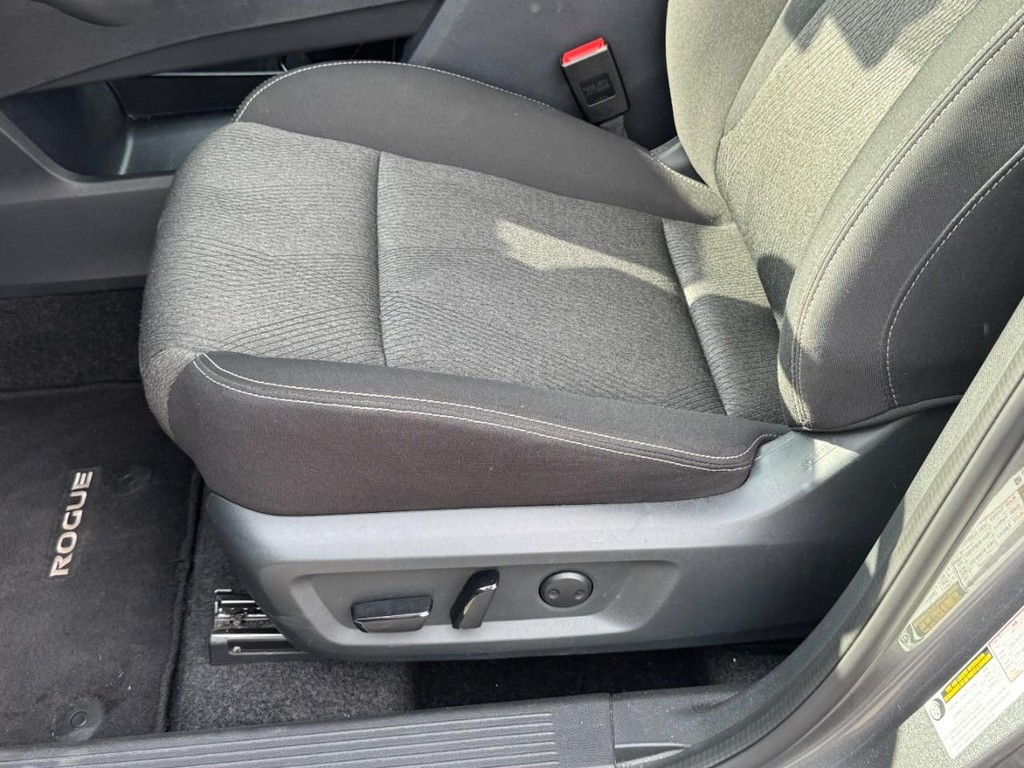 Nissan Rogue Vehicle Full-screen Gallery Image 25