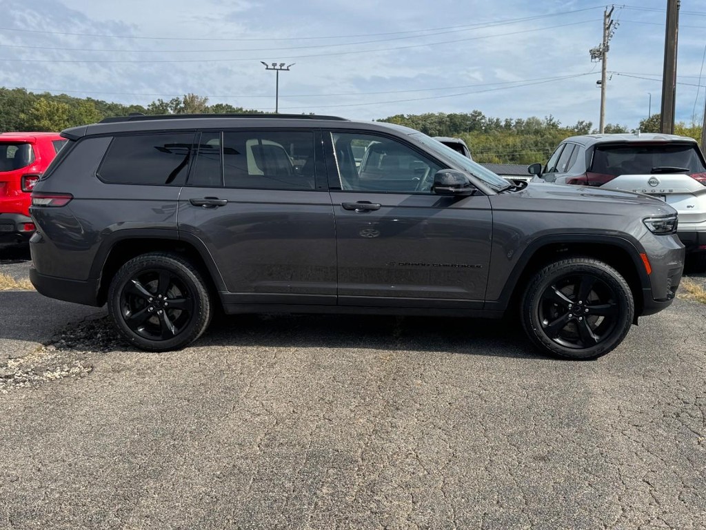 Jeep Grand Cherokee L Vehicle Full-screen Gallery Image 02