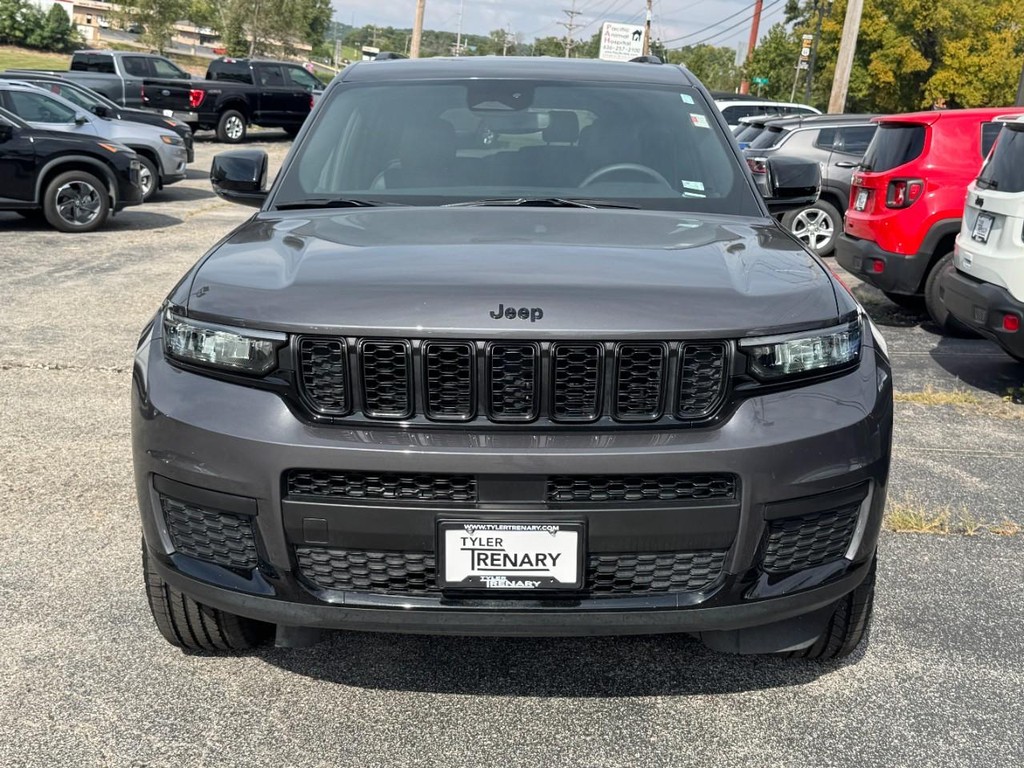 Jeep Grand Cherokee L Vehicle Full-screen Gallery Image 11