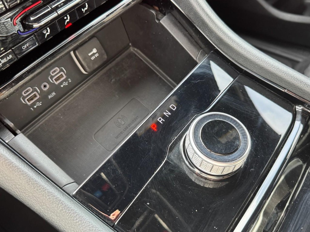 Jeep Grand Cherokee L Vehicle Full-screen Gallery Image 21