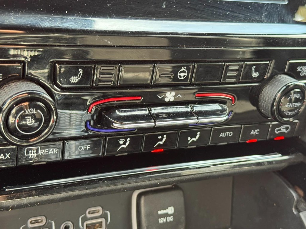 Jeep Grand Cherokee L Vehicle Full-screen Gallery Image 22
