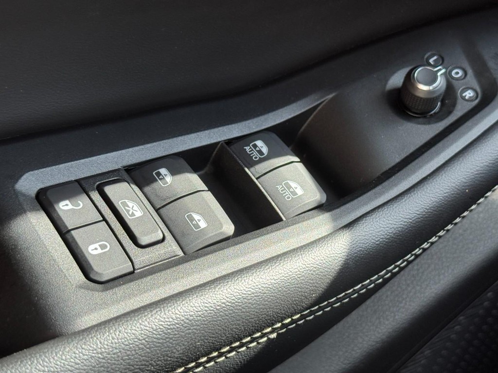 Jeep Grand Cherokee L Vehicle Full-screen Gallery Image 24