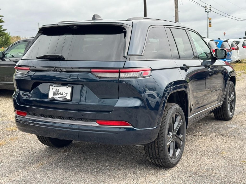 Jeep Grand Cherokee Vehicle Full-screen Gallery Image 04