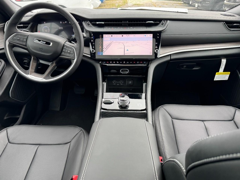 Jeep Grand Cherokee Vehicle Full-screen Gallery Image 07