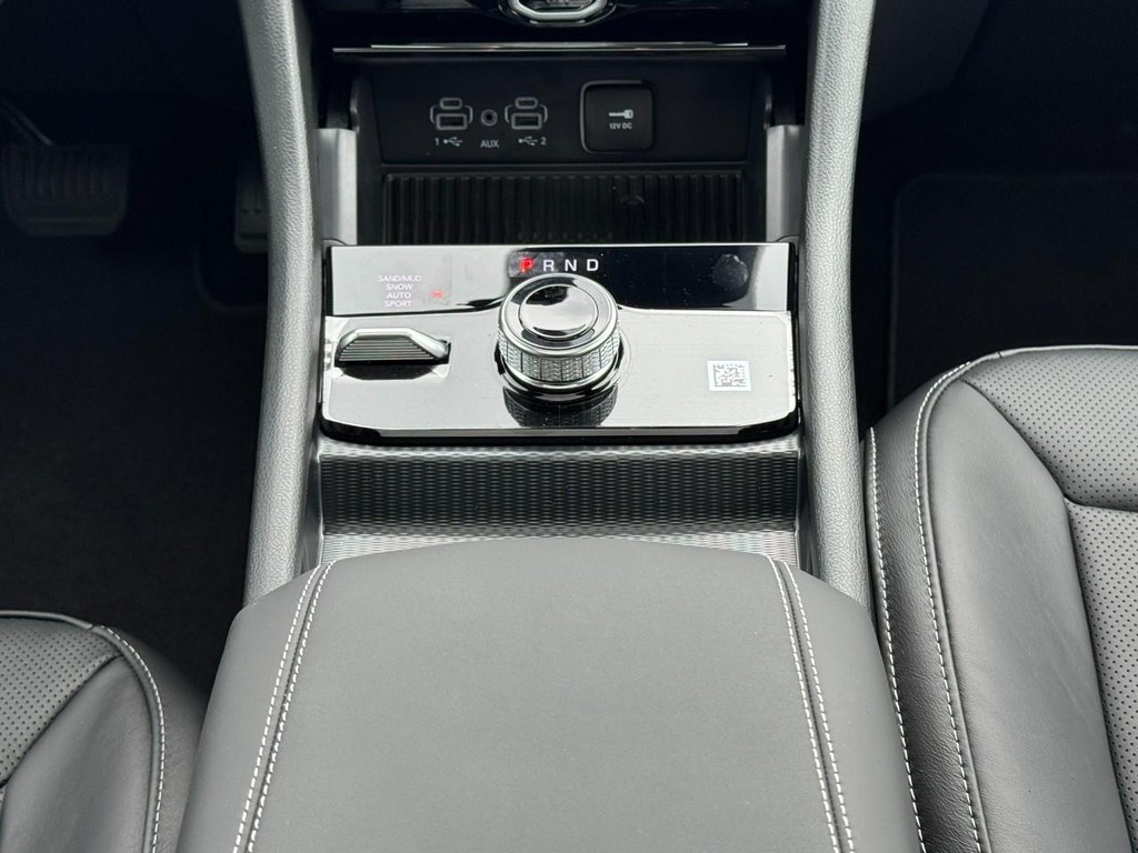 Jeep Grand Cherokee Vehicle Full-screen Gallery Image 11