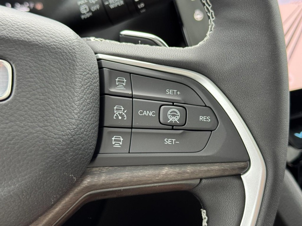 Jeep Grand Cherokee Vehicle Full-screen Gallery Image 14