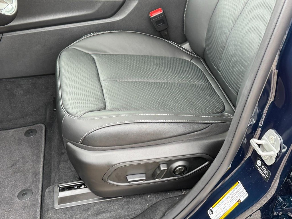 Jeep Grand Cherokee Vehicle Full-screen Gallery Image 19