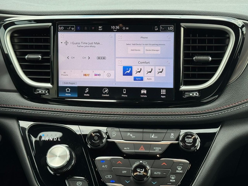 Chrysler Pacifica Vehicle Full-screen Gallery Image 11