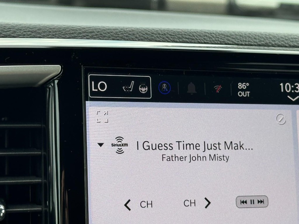Chrysler Pacifica Vehicle Full-screen Gallery Image 16
