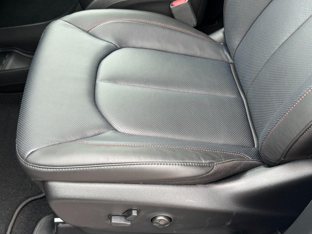 Chrysler Pacifica Vehicle Full-screen Gallery Image 18