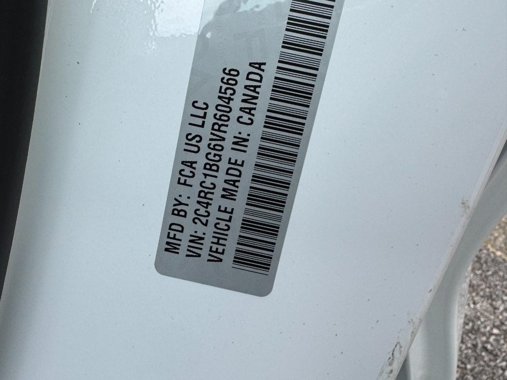 Chrysler Pacifica Vehicle Full-screen Gallery Image 19