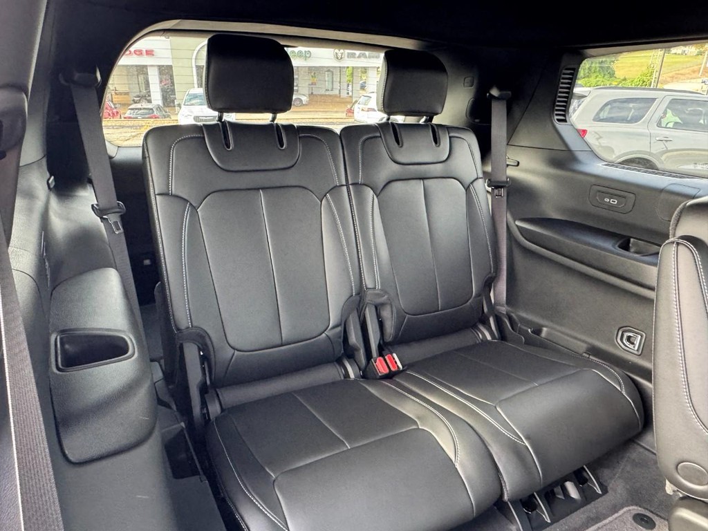Jeep Grand Cherokee L Vehicle Full-screen Gallery Image 07