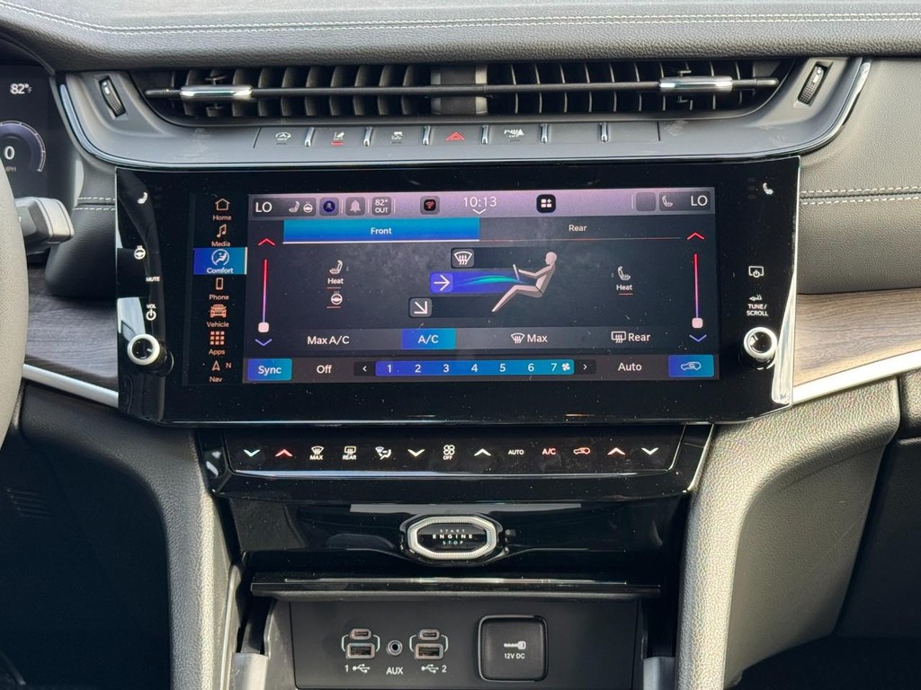 Jeep Grand Cherokee L Vehicle Full-screen Gallery Image 11