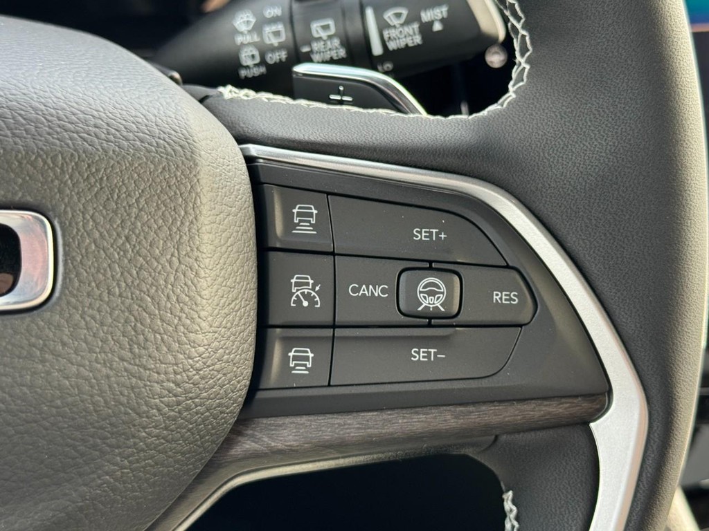 Jeep Grand Cherokee L Vehicle Full-screen Gallery Image 15