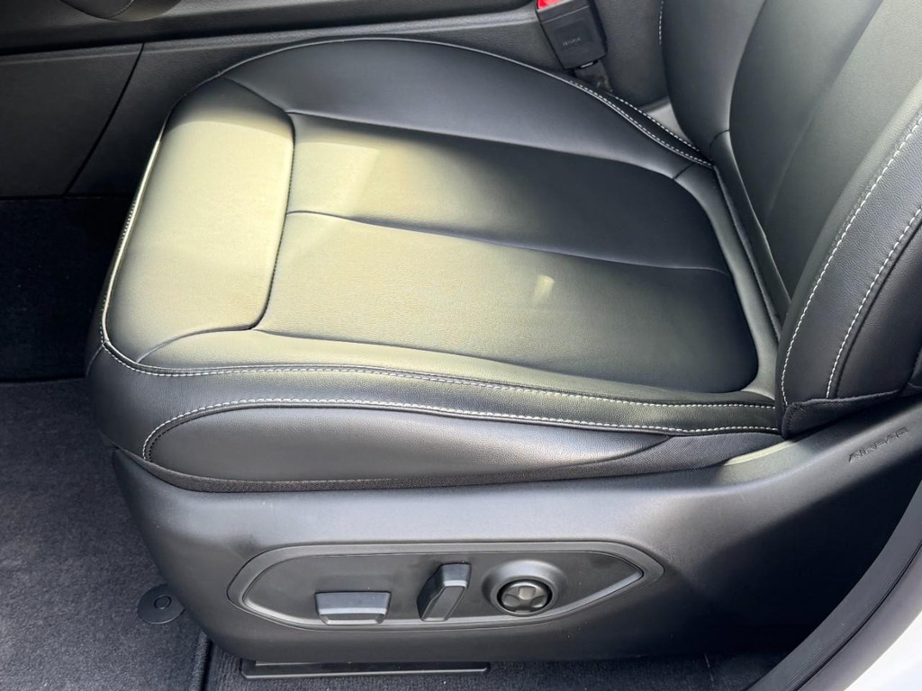 Jeep Grand Cherokee L Vehicle Full-screen Gallery Image 20