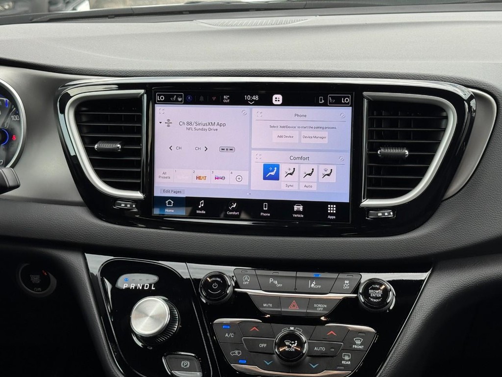 Chrysler Pacifica Vehicle Full-screen Gallery Image 11