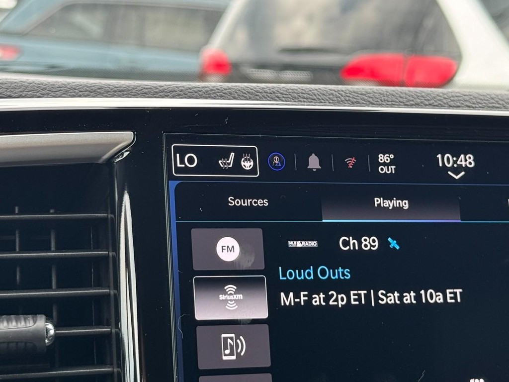 Chrysler Pacifica Vehicle Full-screen Gallery Image 16