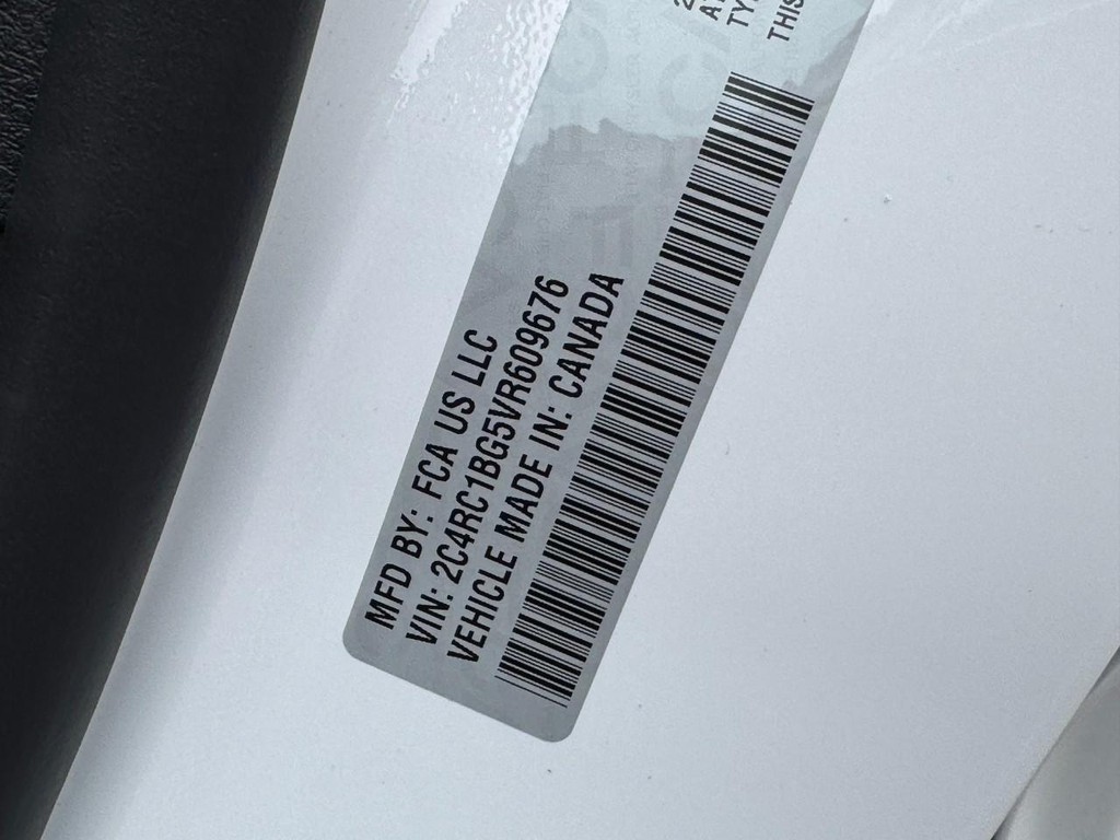 Chrysler Pacifica Vehicle Full-screen Gallery Image 19