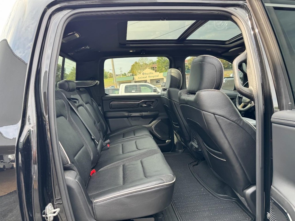 Ram 1500 Vehicle Full-screen Gallery Image 12