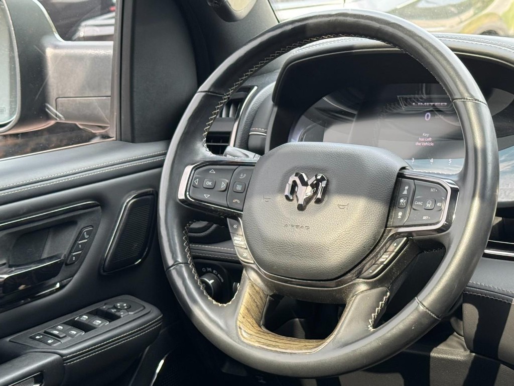 Ram 1500 Vehicle Full-screen Gallery Image 14